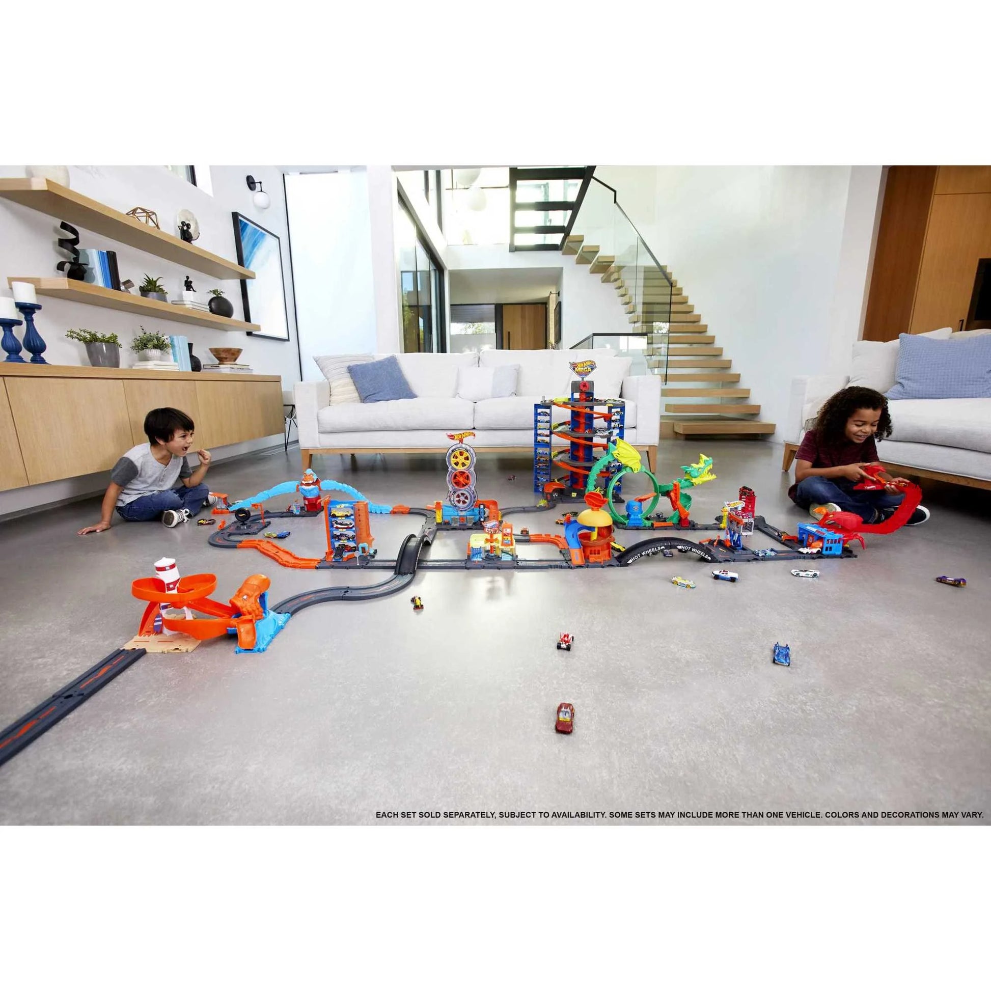 City Track Pack, Set of 10 Basic Track Pieces with 1:64 Scale Toy Car, 20.63 In